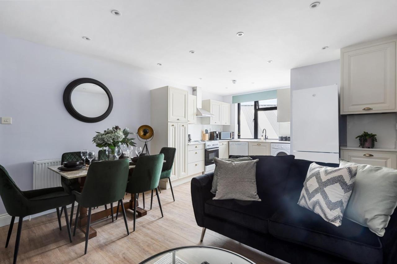 Stylish & Spacious 3 Bed Apartment With Fast Wifi, Close To Tube & Wembly Лондон Экстерьер фото