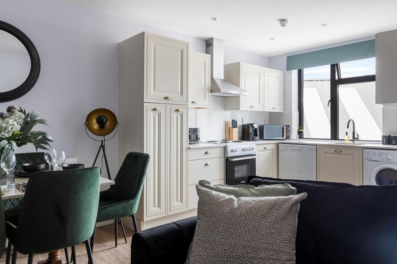 Stylish & Spacious 3 Bed Apartment With Fast Wifi, Close To Tube & Wembly Лондон Экстерьер фото